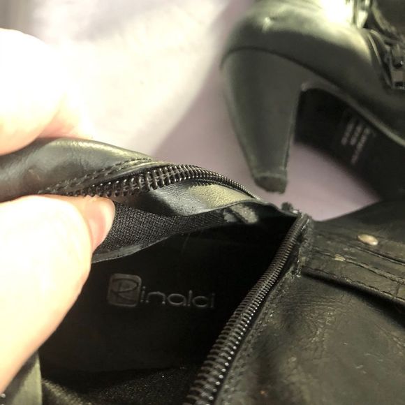 Black boots stud details - Picture 3 of 10